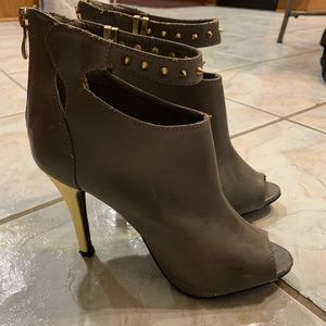 Heels with gold spike